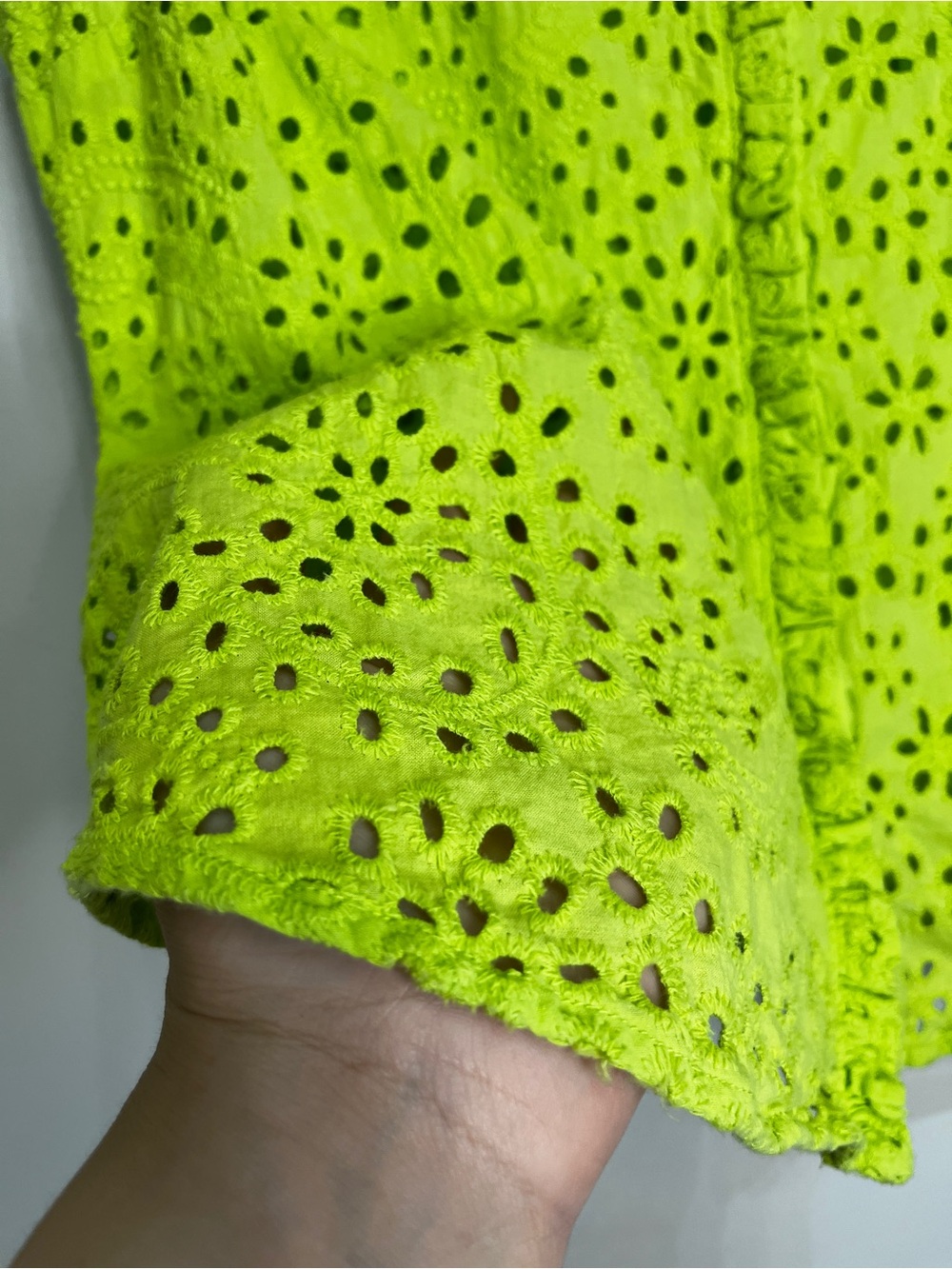 EUC - 100% Cotton Melanie Lynne Neon Green Eyelet Button-Front Camisole Top - Picture 3 of 10